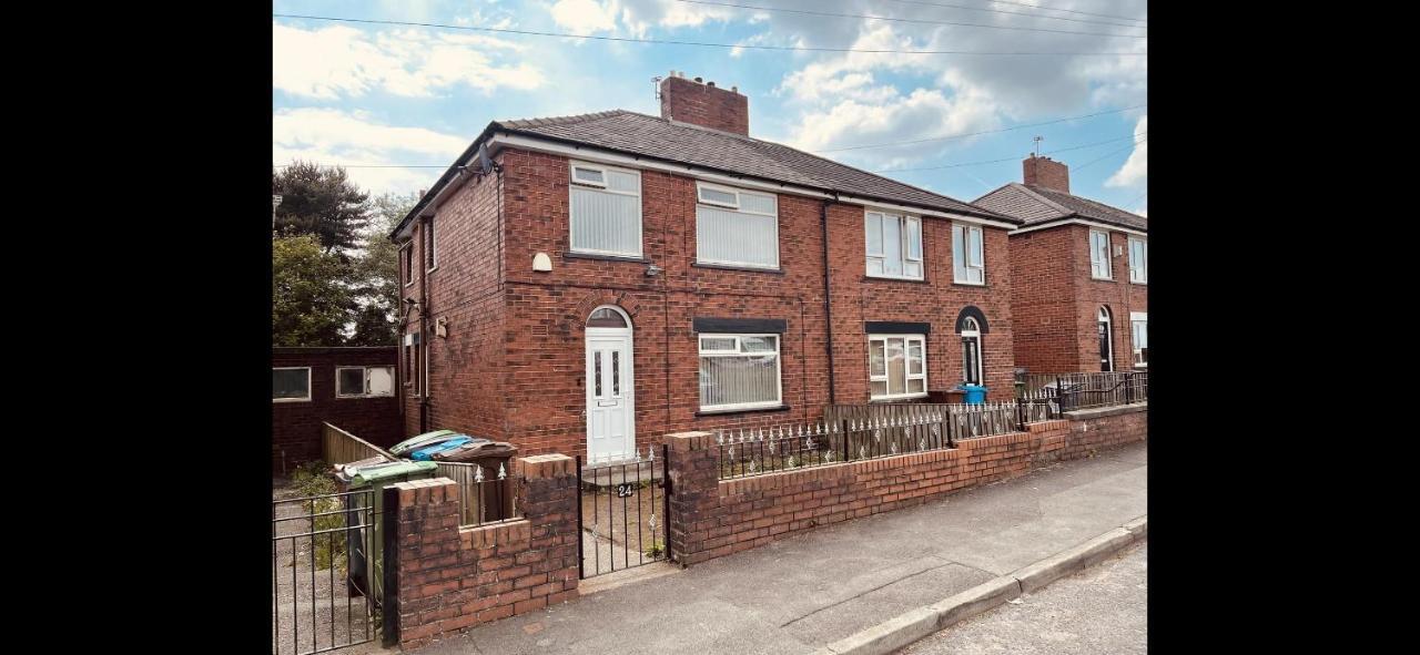 Entire 3-Bedroom Home In Oldham - Guest House Eksteriør bilde